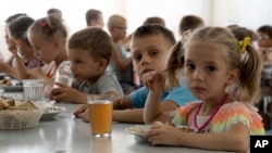 Ukrayna, Rusya'nın savaş sürecinde çocukları yasadışı yollardan ülkesine götürdüğünü belirtiyor.