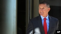 Bivši savjetnik za nacionalnu bezbjednost Donalda Trumpa, Michael Flynn, napušta federani sudnicu, 10. jula 2018.