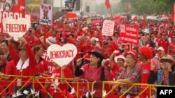 Những cuộc biểu tình chống chính phủ của phe áo đỏ đã diễn ra trong năm 2009 và 2010 do Mặt Trận Đoàn Kết vì Dân Chủ thân Thaksin lãnh đạo