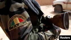 Un militaire de l'armée régulière à Tin Hama, Mali, 19 octobre 2017. 
