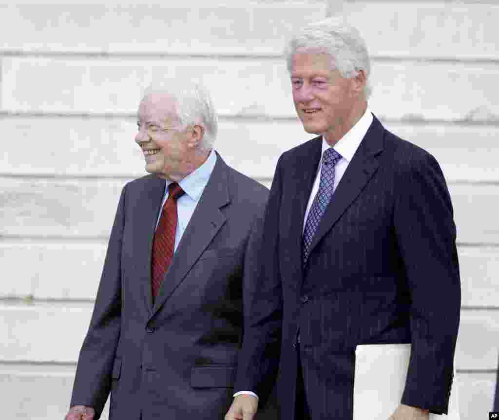 Former presidents Jimmy Carter and Bill Clinton arrive at the Let Freedom Ring ceremony at the Lincoln Memorial in Washington, Aug. 28, 2013.