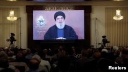 El líder libanés de Hizbulá, Sayyed Hassan Nasrallah, habla durante un discurso televisado en un servicio conmemorativo de Taleb Abdallah, un alto comandante de campo que murió el 11 de junio en un ataque israelí en los suburbios del sur de Beirut, el 19 de junio de 2024.