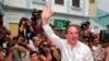 Ecuador: Detienen en una fiesta a hijo de expresidente y 150 personas en pesquisa por narcotráfico