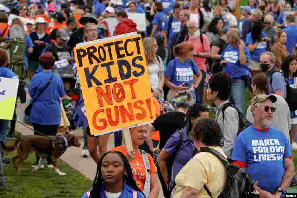 Maelfu ya watu wahudhuria mkutano wa kup[inga bunduki 'March for Our Lives' mjini Washington, DC