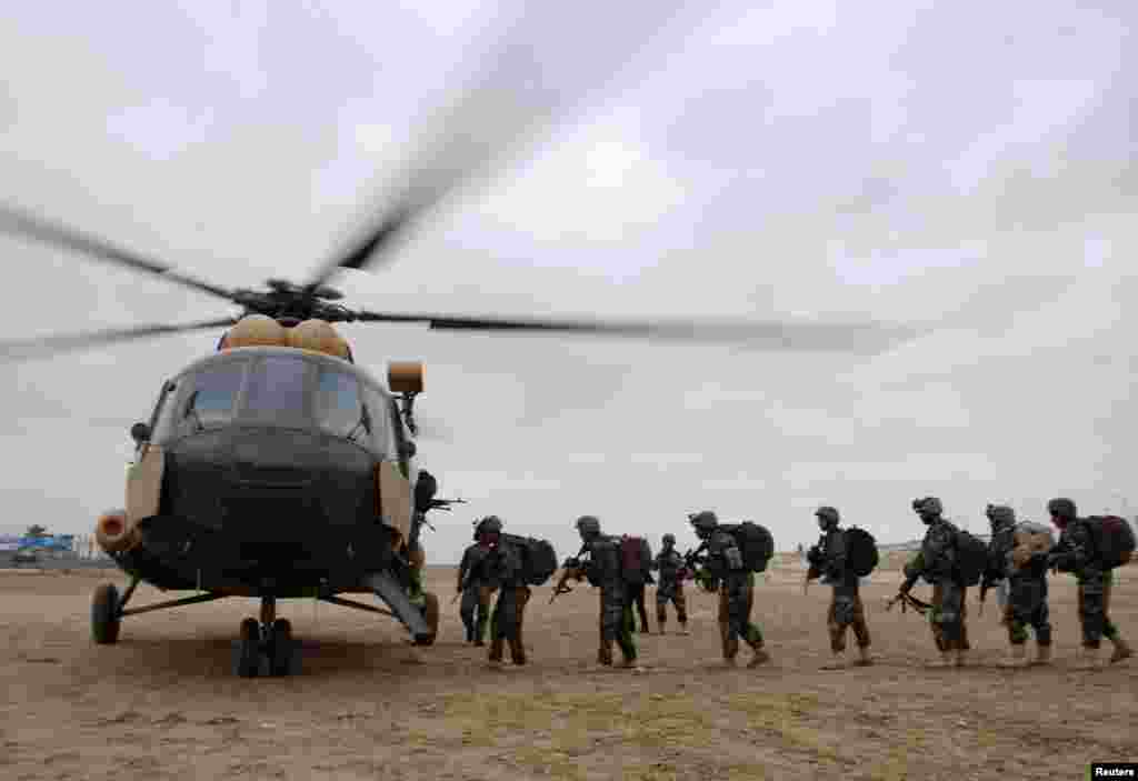 Afghan National Army soldiers board a helicopter to reinforce security ahead of presidential polls in Mazar-I-Shariff, April 2, 2014.