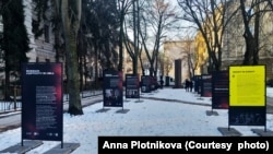 Сквер рядом с Музеем оккупации и борьбы за свободу в Вильнюсе.
Vilnius Ukraine war memorial square