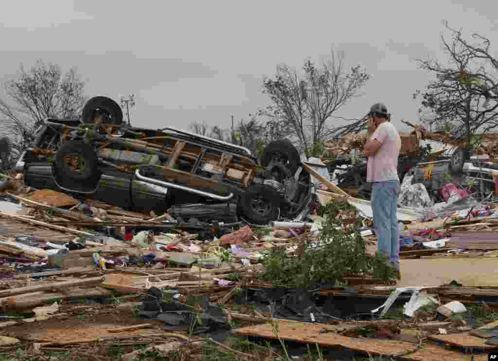 John Warner surveys the damage near a friend's mobile home in the Steelman Estates Mobile Home Park, destroyed in a tornado, near Shawnee, Oklahoma, May 20, 2013.