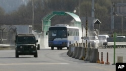 South Korean vehicles returning home from North Korea's Kaesong are escorted by a South Korean military vehicle upon their arrival at the customs, immigration and quarantine office near the border village of Panmunjom, April 9, 2013.