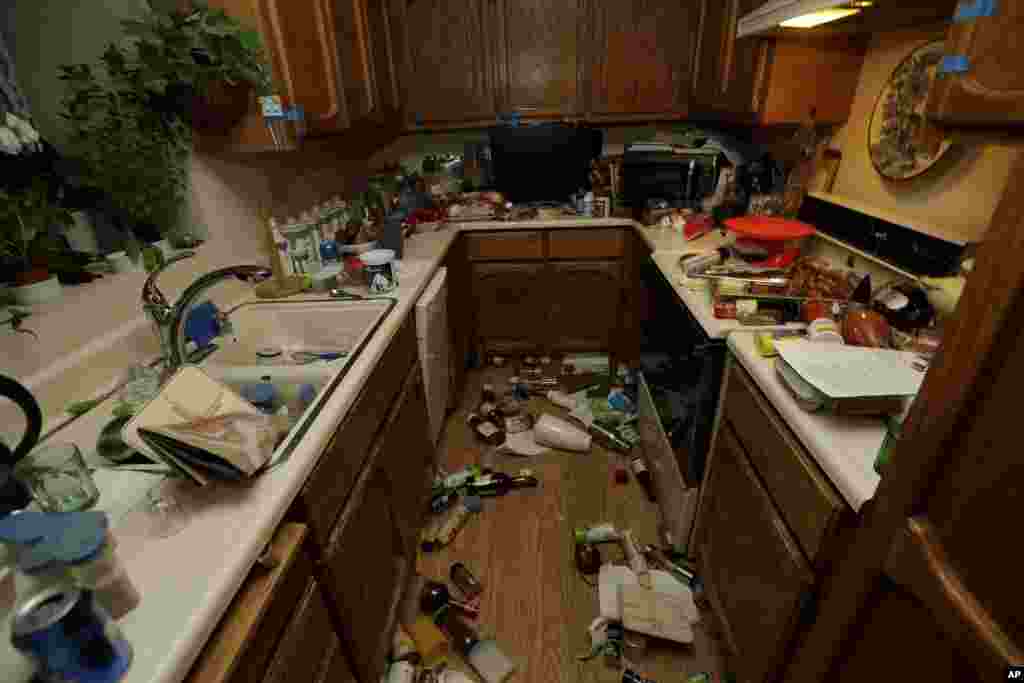 El sábado 6 de julio de 2019 se cayeron los artículos en una cocina después de un terremoto en Ridgecrest, California. 