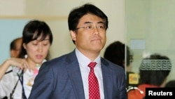 Tatsuya Kato, former Seoul bureau chief for Japan's Sankei Shimbun, arrives at the Seoul Central District Prosecutors' Office October 2, 2014. Prosecutors indicted the Japanese journalist for defamation of President Park Geun-hye over an article he wrote 