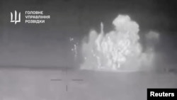 Фрагмент видеозаписи удара украинского беспилотника по российскому военному кораблю «Сергей Котов». Видеозапись распространена МО Украины 5 марта 2024 г.
