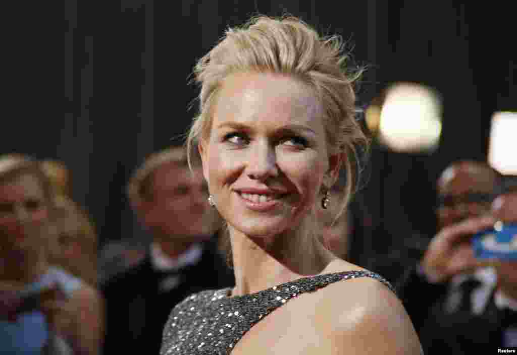 Best Actress nominee Naomi Watts for "The Impossible" wearing an Armani Prive dress, Jimmy Choo shoes and Neil Lane jewels, arrives at the 85th Academy Awards in Hollywood, California Feb. 24, 2013.