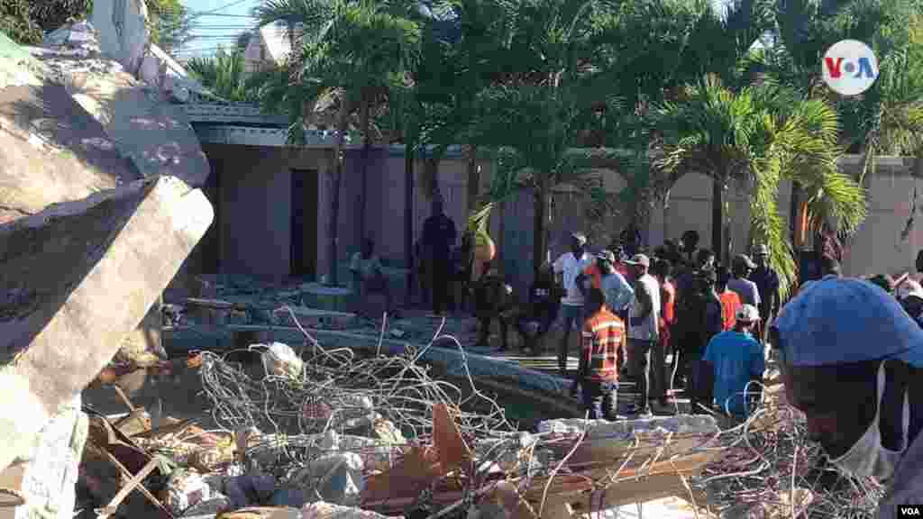 Más de 200 personas murieron y cientos resultaron heridos o desaparecidos después del potente terremoto.