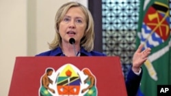 Hillary Rodham Clinton durante uma conferência de imprensa na State House em Dar es Salaam,em Junho de 2011.