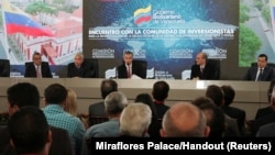 Venezuela's Vice President Tareck El Aissami (C) speaks during a meeting with bondholders and their representatives in Caracas, Nov. 13, 2017.