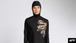 Salah satu model "Burkini" atau istilah untuk baju renang Islami, produksi perusahaan Inggris Marks and Spencer (foto: ilustrasi).