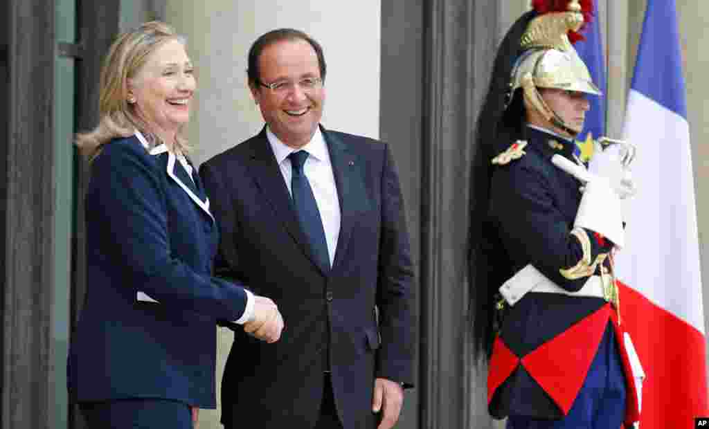 French President Francois Hollande and Secretary Clinton following their meeting at the Elysee Palace in Paris, July 6.