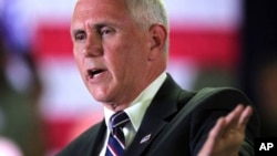 El candidato republicano a la vicepresidencia, Mike Pence, criticó a los medios que se han ocupado de la controversia de Trump con los padres de un soldado musulmán.