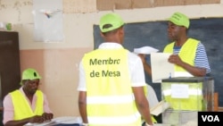 Mesa de uma assembleia de voto em São Tomé e Príncipe (Foto de Arquivo)