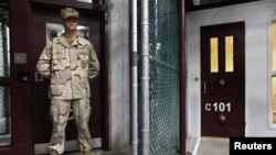 El cierre de Guantánamo encuentra fuerte oposición en el Congreso, donde los republicanos rechazan la transferencia de los presos a cárceles dentro de EE.UU.