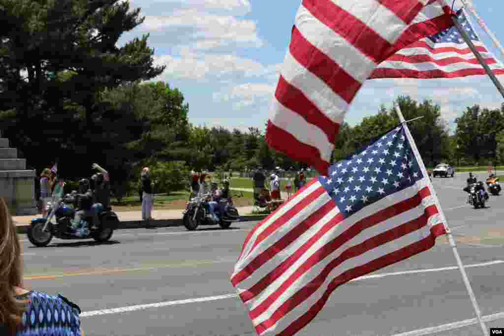 Ðoàn "Rolling Thunder" trong cuộc “Diễu hành vì tự do" tại Washington, ngày 25/5/2014. (Brian Allen/VOA)