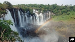 Quedas de água de Kalandula em Malanje