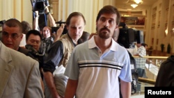 James Foley 2011 yılında Libya'da Kaddafi yönetimine bağlı güvenlik güçleri tarafından da gözaltına alınmıştı. Foley'le birlikte gözaltına alınan diğer gazeteciler de Türk Büyükelçiliği'nin girişimleriyle serbest kalmıştı