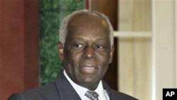 Angola: Presidente nega ter milhões no estrangeiro