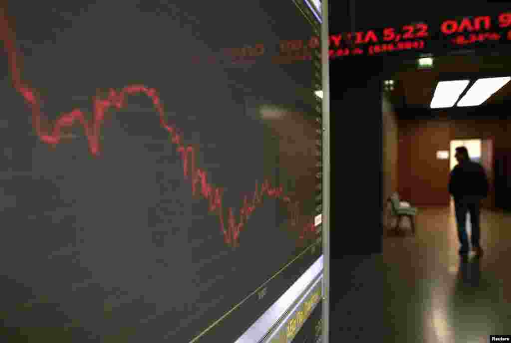 The Athens stock exchange monitor shows the general index for January 28, 2015. The overall Athens stock market fell almost 8 percent, but the Greek five-year government bond yields hit around 13.5 percent, their highest level since a 2012 restructuring that wrote off a large proportion of Greek debt held by private investors.