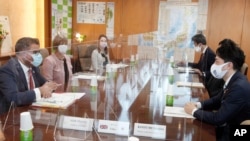 President for COP26 Alok Sharma, left, talks with Japanese Environment Minister Shinjiro Koizumi, right, at the latter's ministry in Tokyo, April 19, 2021.