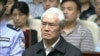 中国官方中央电视台显示的前中共政治局常委周永康在天津受审的画面。