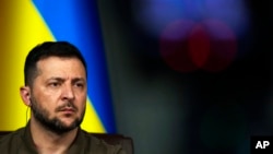 Presiden Ukraina Volodymyr Zelenskyy hadir dalam sebuah konferensi pers di Istanbul, Turki, pada 8 Kuli 2023. (Foto: AP/Francisco Seco)