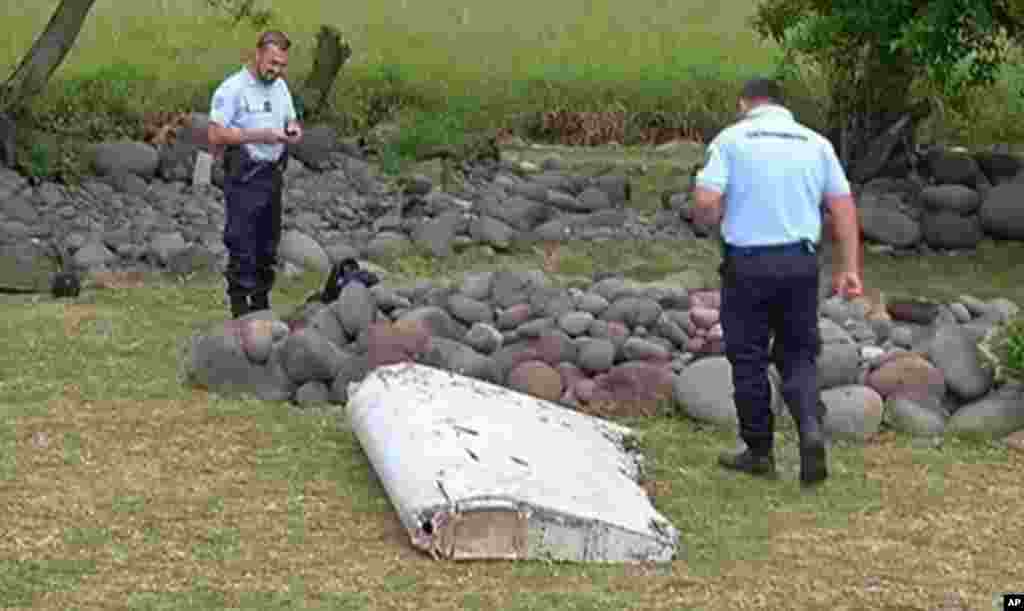 Les débris d' un avion qui pourraient être ceux du vol MH370