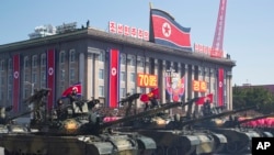 Vifaru vya kijeshi vikipita wakati wa maandamano ya kuadhimisha miaka 70 tangu taifa hilo kuundwa huko Pyongyang, North Korea, Jumapili, Septemba 9, 2018.